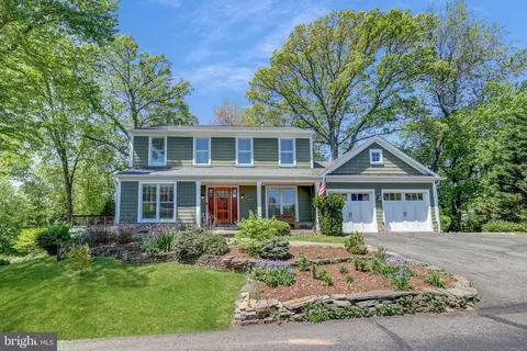 9373 Robnel Pl, Vienna, VA 22182
