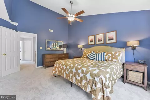 Bedroom - 13210 Ashnut Ln, Herndon, VA 20171 photo 4 of 6