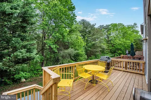 Exterior - 13210 Ashnut Ln, Herndon, VA 20171 photo 2 of 4