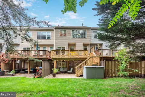 Exterior - 13210 Ashnut Ln, Herndon, VA 20171 photo 4 of 4