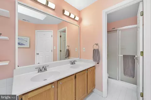 Bath - 13210 Ashnut Ln, Herndon, VA 20171 photo 4 of 5