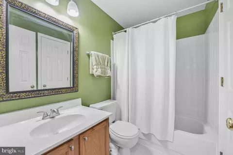 Bath - 13210 Ashnut Ln, Herndon, VA 20171 photo 5 of 5