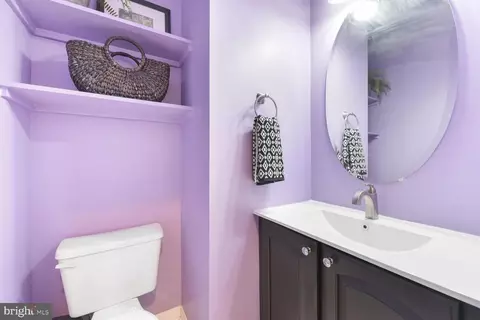 Bath - 13210 Ashnut Ln, Herndon, VA 20171 photo 1 of 5