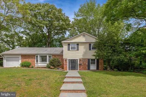 4303 S Valiant Ct, Annandale, VA 22003
