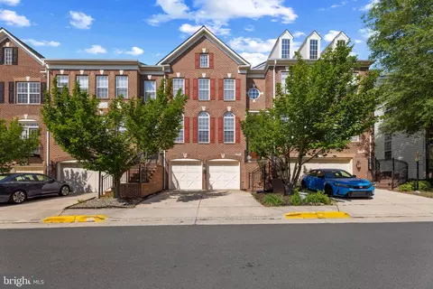 13050 Greg Roy Ln, Herndon, VA 20171