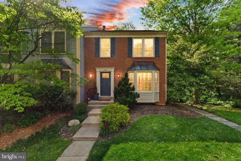 13949 Waterflow Pl, Centreville, VA 20121