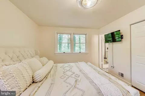 8513 Parliament Dr, Springfield, VA 22151 photo 14