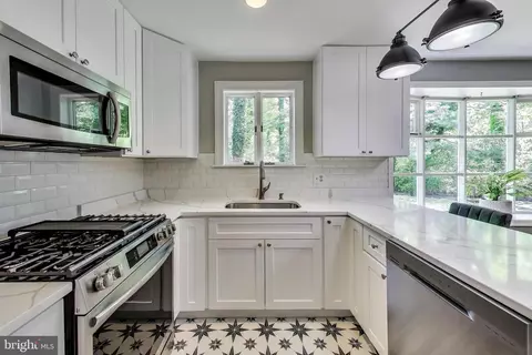 8513 Parliament Dr, Springfield, VA 22151 photo 8