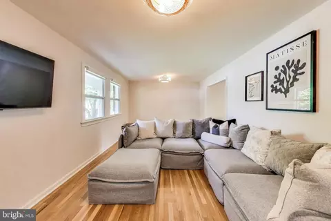 8513 Parliament Dr, Springfield, VA 22151 photo 5