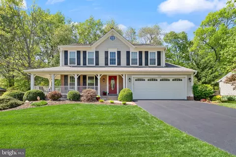 4939 Edge Rock Dr, Chantilly, VA 20151