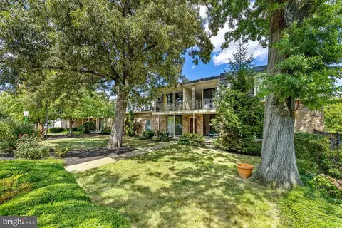3121 Patrick Henry Dr #330, Falls Church, VA 22044