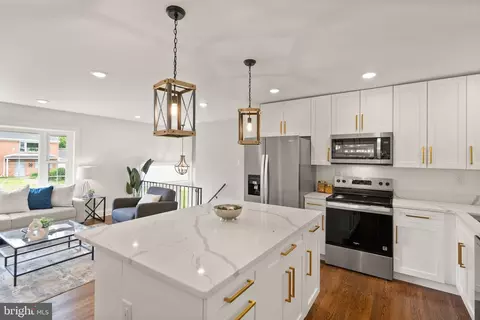 4010 Mapleton Dr, Chantilly, VA 20151 photo 9