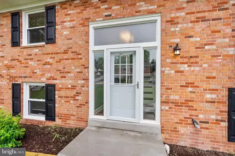 4010 Mapleton Dr, Chantilly, VA 20151 photo 6