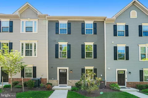 7823 Francis Dickens Ln, Annandale, VA 22003