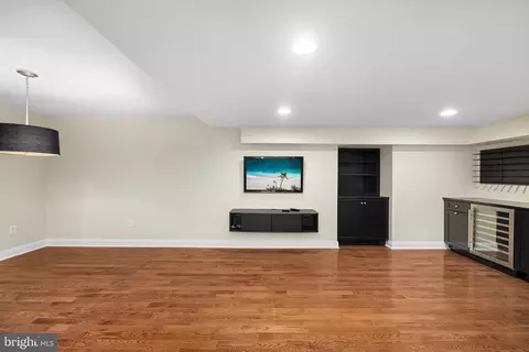 Living - 9206 Northedge Dr, Springfield, VA 22153 photo 5 of 5