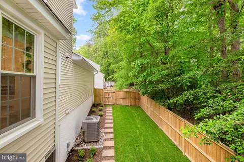 Exterior - 9206 Northedge Dr, Springfield, VA 22153 photo 8 of 14