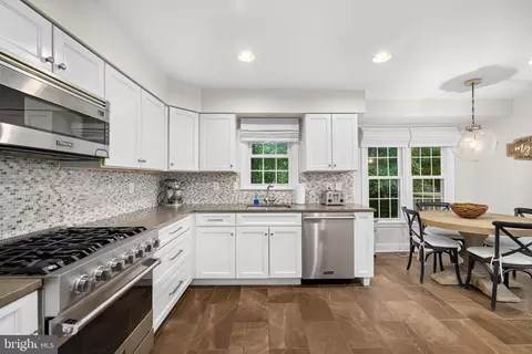 Kitchen - 9206 Northedge Dr, Springfield, VA 22153 photo 4 of 5