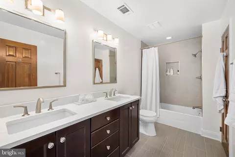 Bath - 9206 Northedge Dr, Springfield, VA 22153 photo 3 of 4