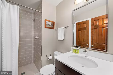 Bath - 9206 Northedge Dr, Springfield, VA 22153 photo 1 of 4