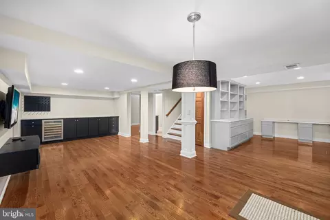 Living - 9206 Northedge Dr, Springfield, VA 22153 photo 1 of 5