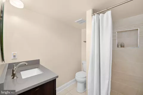 Bath - 9206 Northedge Dr, Springfield, VA 22153 photo 4 of 4