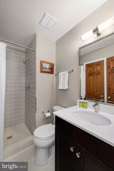 Bath - 9206 Northedge Dr, Springfield, VA 22153 photo 2 of 4