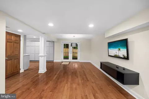 Living - 9206 Northedge Dr, Springfield, VA 22153 photo 4 of 5