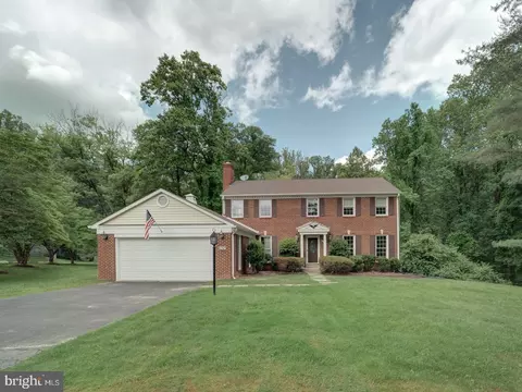 1203 Forestville Dr, Great Falls, VA 22066