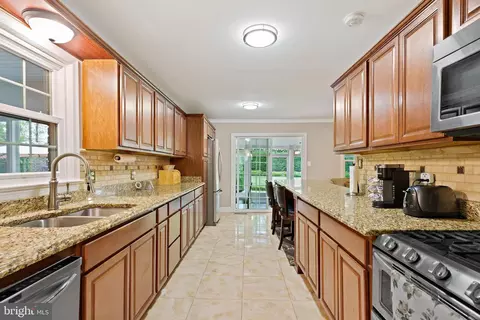 8610 Westmeath Ct, Springfield, VA 22152 photo 15