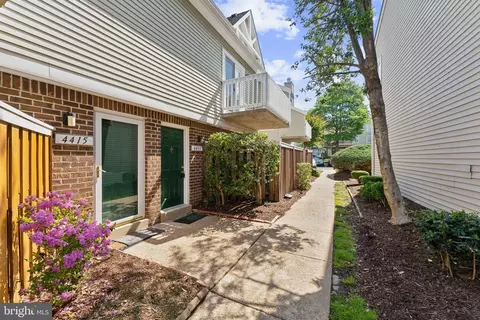 4411 Pembrook Village Dr #101, Alexandria, VA 22309