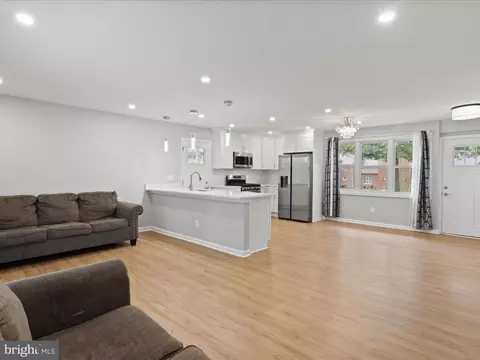 Living - 7435 Bath St, Springfield, VA 22150 photo 3 of 3