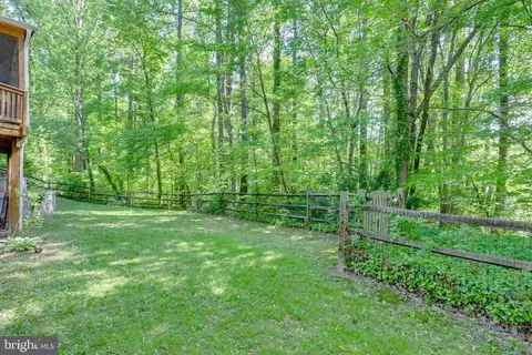 8801 Aquary Ct, Springfield, VA 22153 photo 2