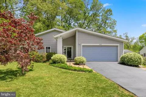 1412 Sadlers Wells Dr, Herndon, VA 20170