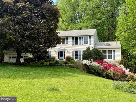 9700 Darlene Ln, Great Falls, VA 22066