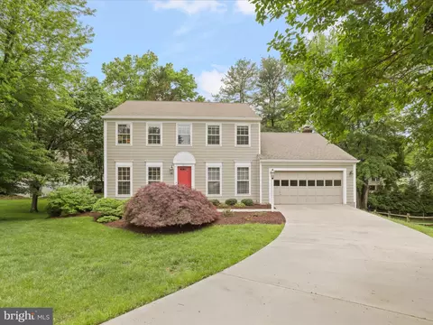 1612 Autumnwood Dr, Reston, VA 20194