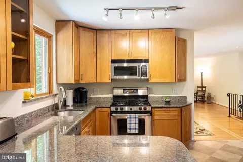 8716 Kenilworth Dr, Springfield, VA 22151 photo 17