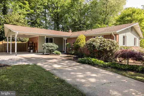 8716 Kenilworth Dr, Springfield, VA 22151 photo 2