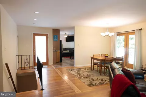 8716 Kenilworth Dr, Springfield, VA 22151 photo 7