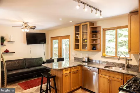 8716 Kenilworth Dr, Springfield, VA 22151 photo 14