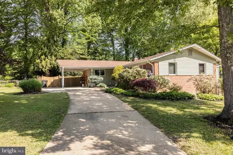 8716 Kenilworth Dr, Springfield, VA 22151