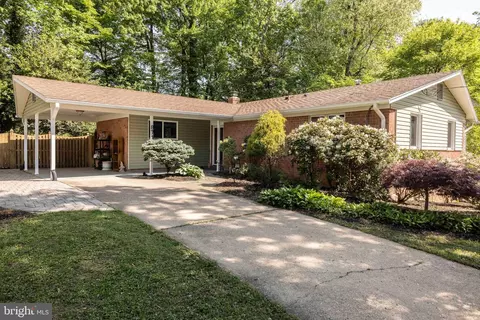 8716 Kenilworth Dr, Springfield, VA 22151 photo 4