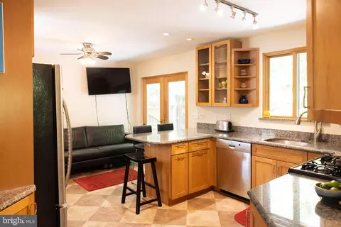 8716 Kenilworth Dr, Springfield, VA 22151 photo 15