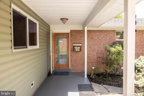 8716 Kenilworth Dr, Springfield, VA 22151 photo 5