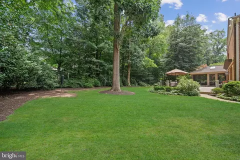 Exterior - 7707 Crossover Dr, Mclean, VA 22102 photo 5 of 8