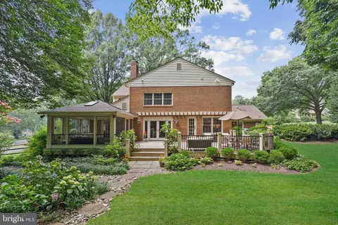 Exterior - 7707 Crossover Dr, Mclean, VA 22102 photo 4 of 8