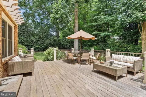 Exterior - 7707 Crossover Dr, Mclean, VA 22102 photo 3 of 8