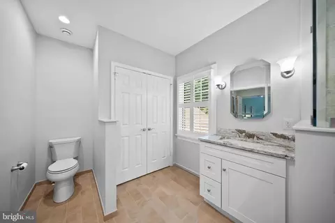 Bath - 7707 Crossover Dr, Mclean, VA 22102 photo 3 of 4