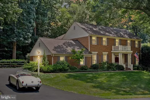 Exterior - 7707 Crossover Dr, Mclean, VA 22102 photo 7 of 8
