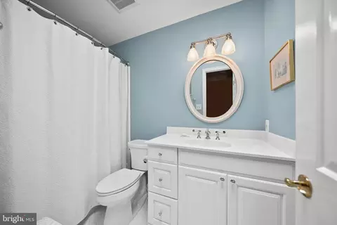 Bath - 7707 Crossover Dr, Mclean, VA 22102 photo 4 of 4