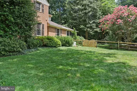 Exterior - 7707 Crossover Dr, Mclean, VA 22102 photo 6 of 8